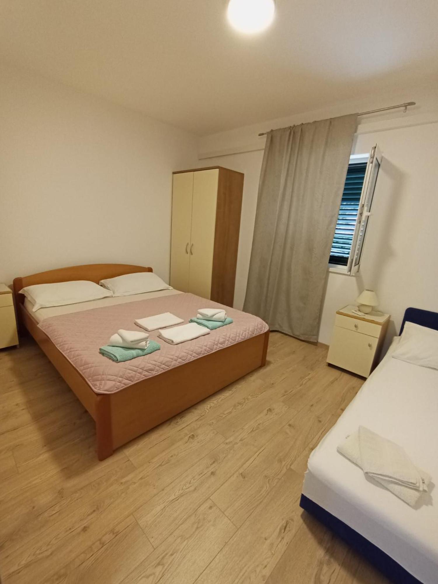 Family Apartments Leona Makarska Esterno foto