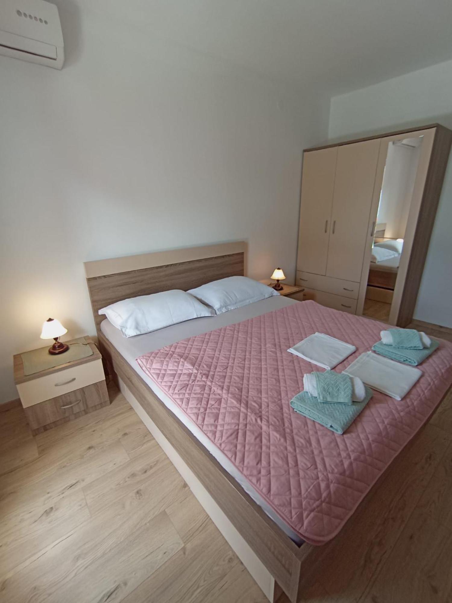 Family Apartments Leona Makarska Esterno foto