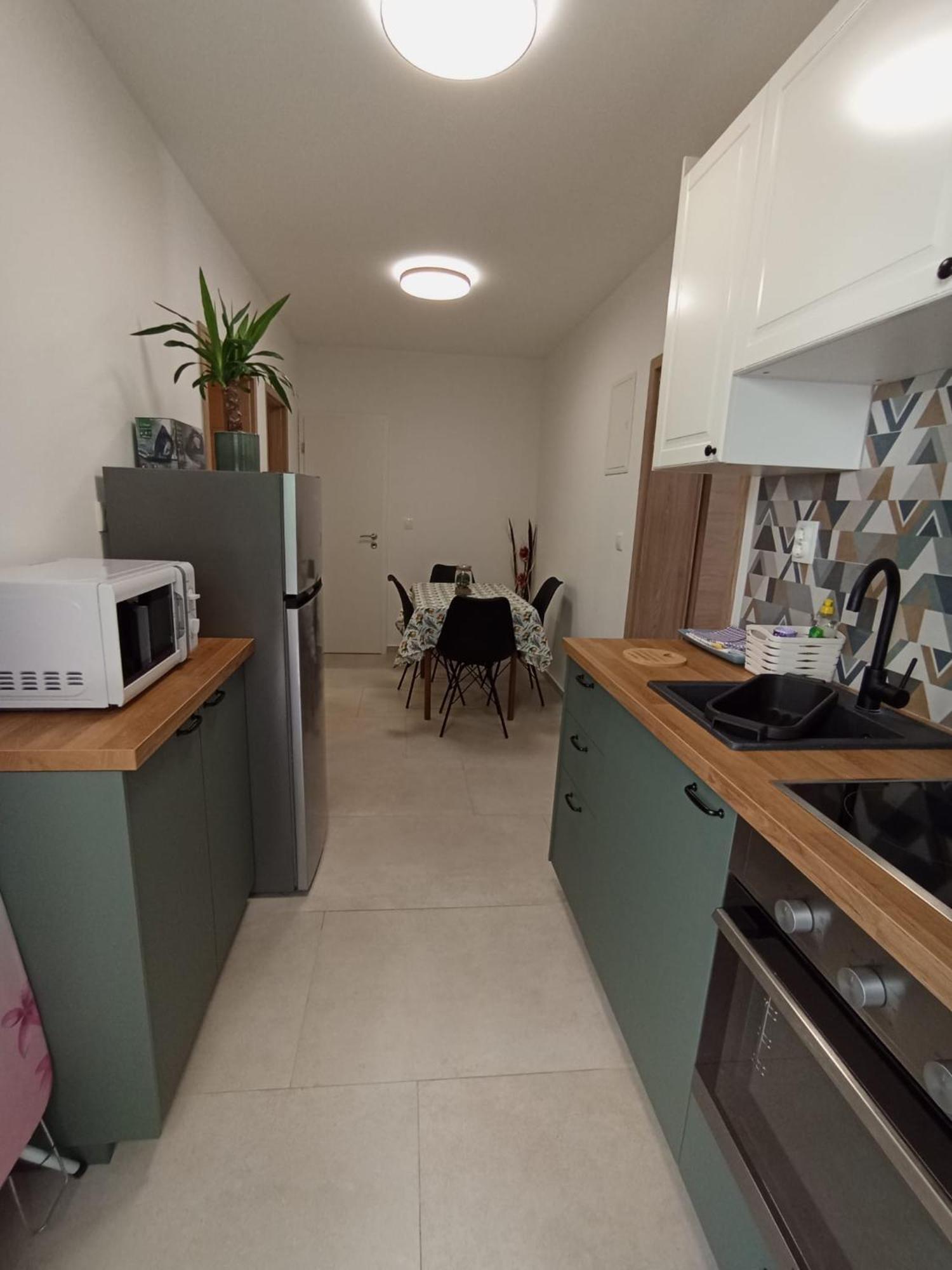 Family Apartments Leona Makarska Esterno foto