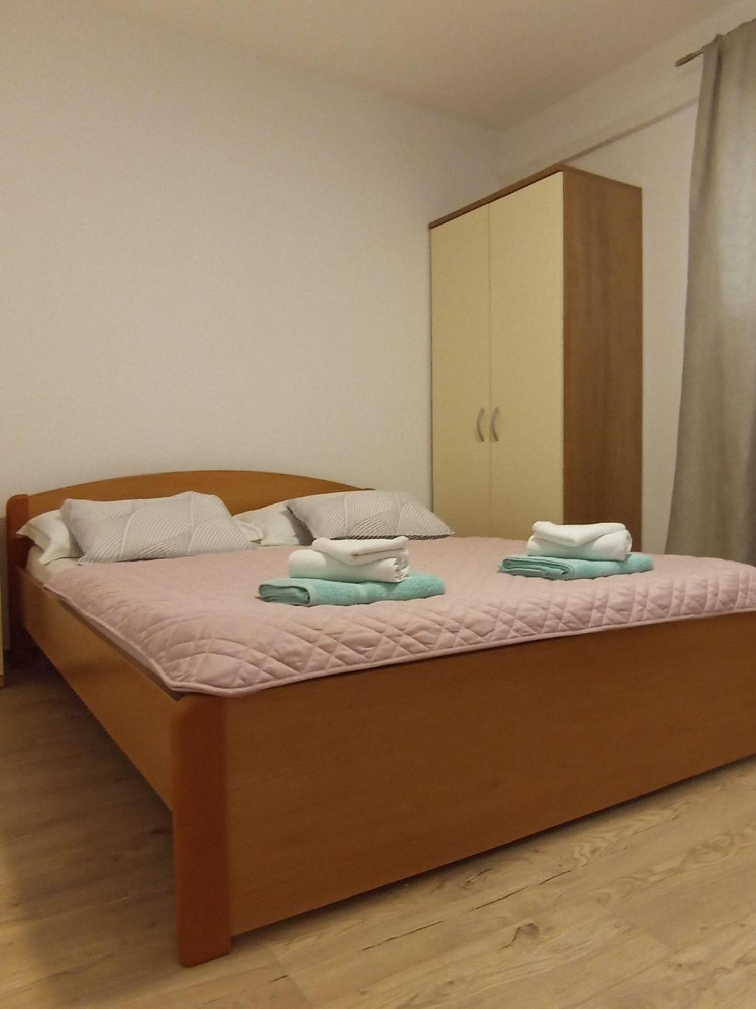 Family Apartments Leona Makarska Esterno foto