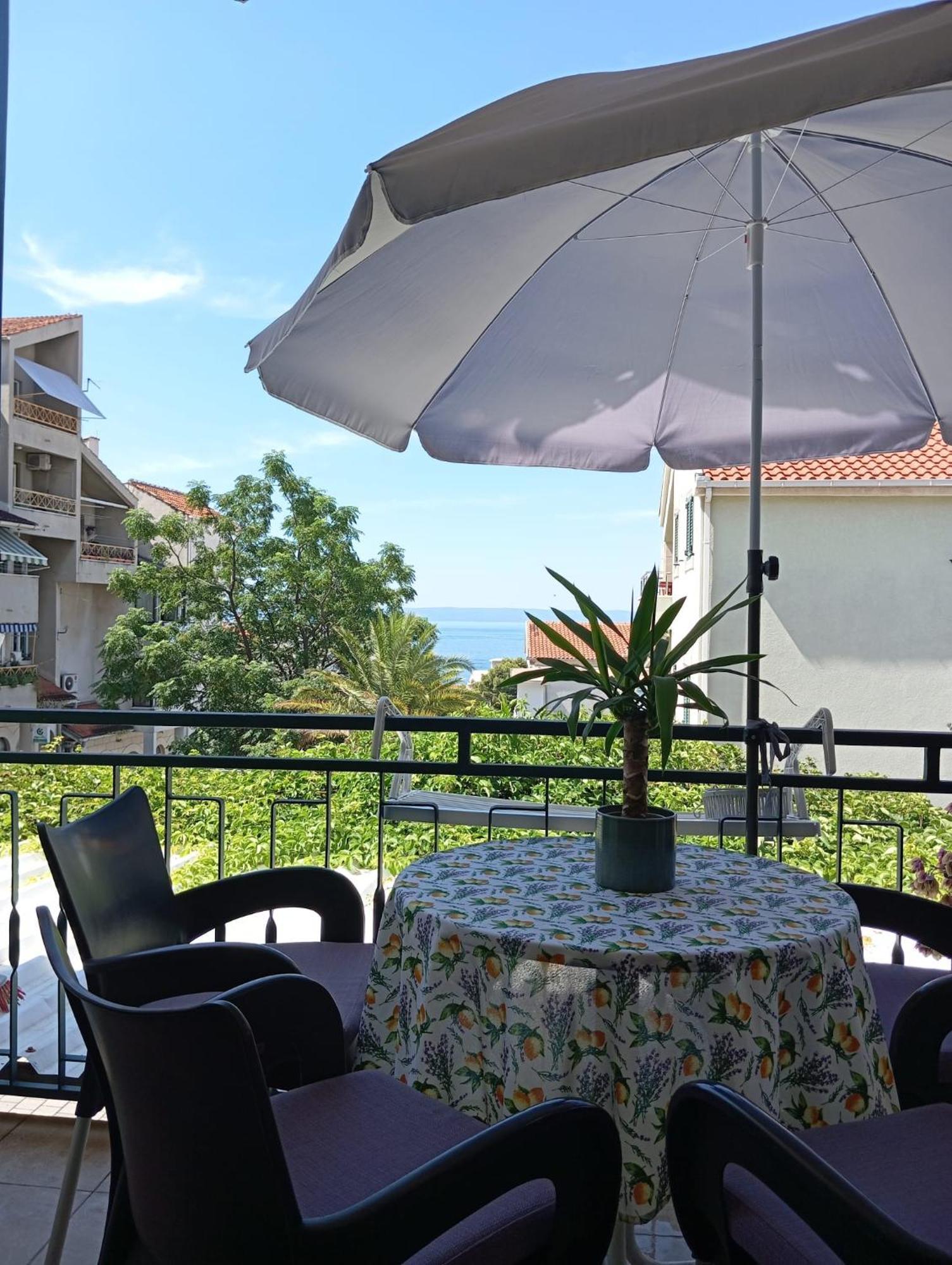 Family Apartments Leona Makarska Esterno foto