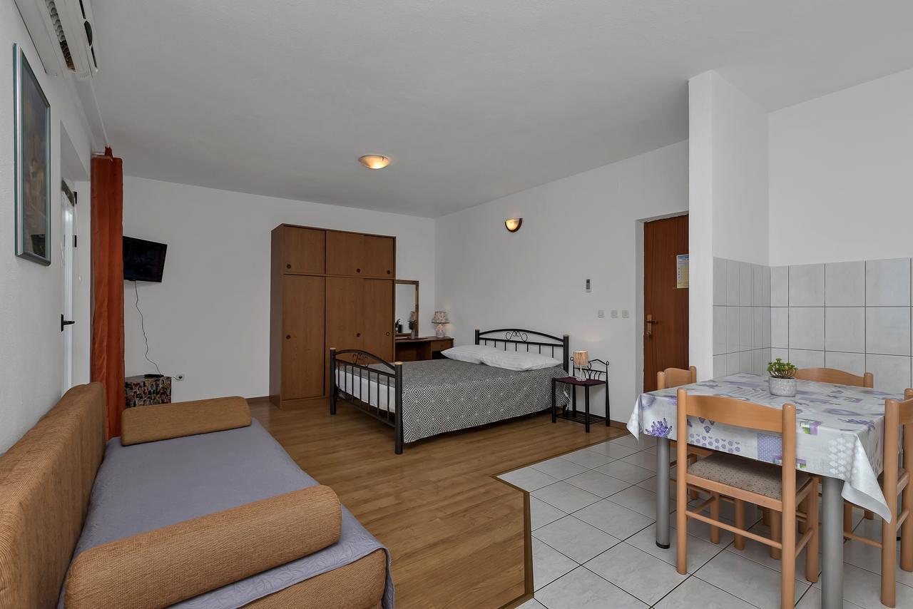 Family Apartments Leona Makarska Esterno foto