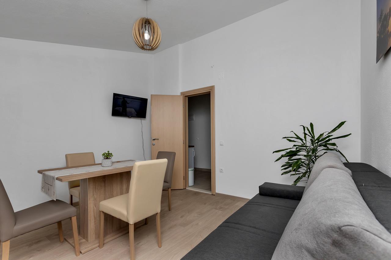 Family Apartments Leona Makarska Esterno foto