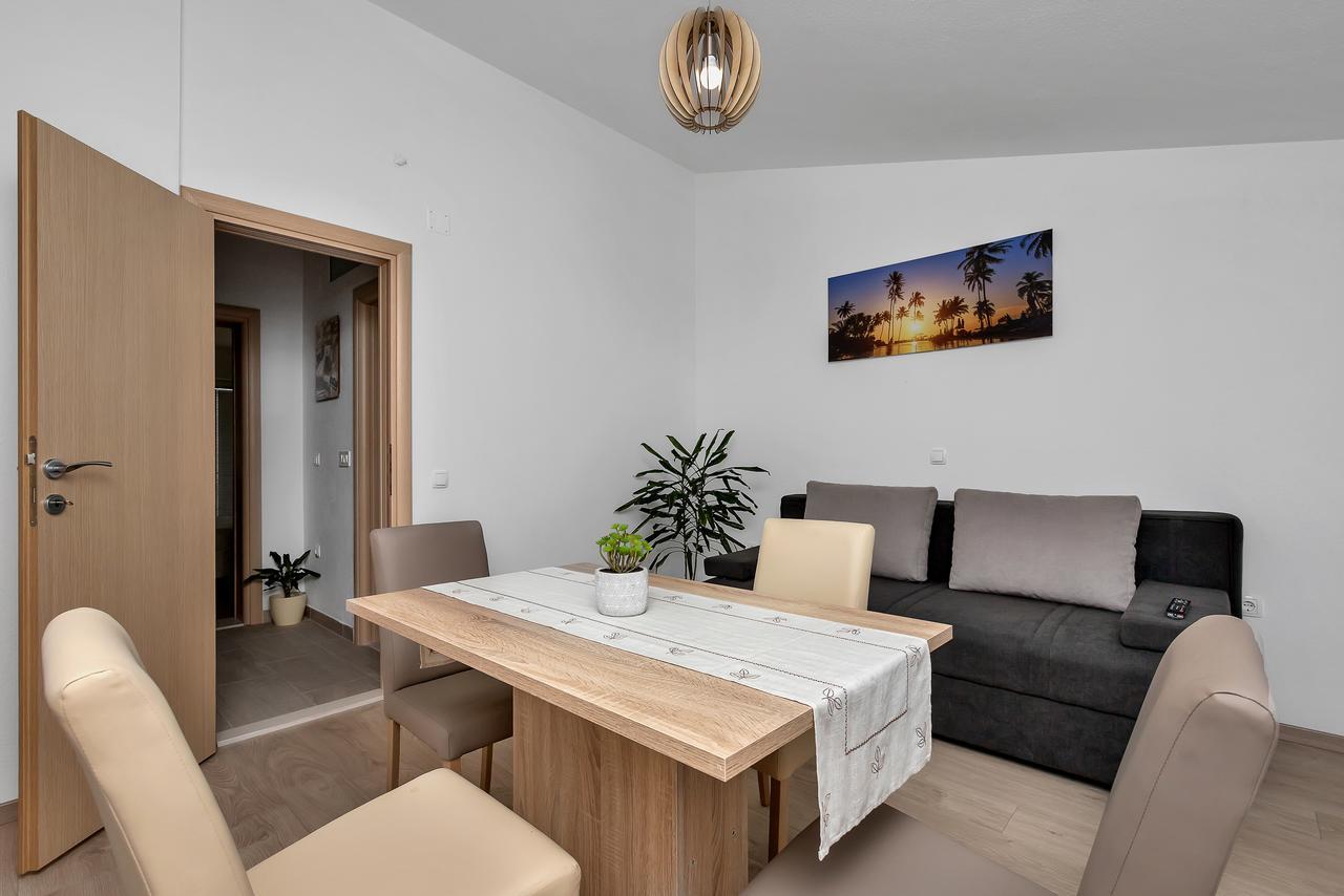 Family Apartments Leona Makarska Esterno foto