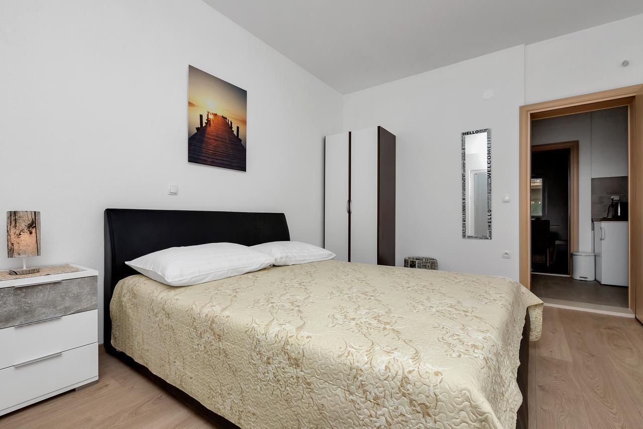 Family Apartments Leona Makarska Esterno foto