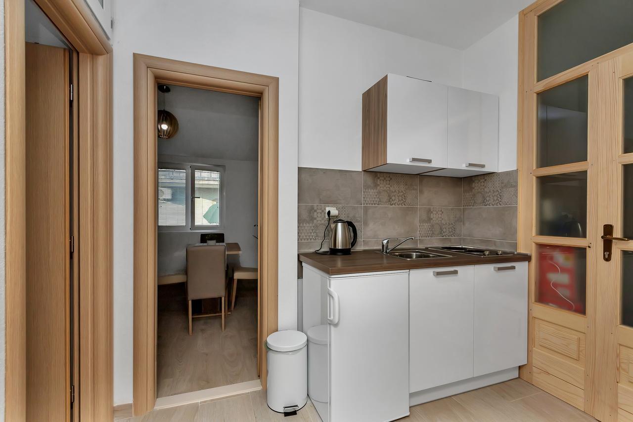 Family Apartments Leona Makarska Esterno foto