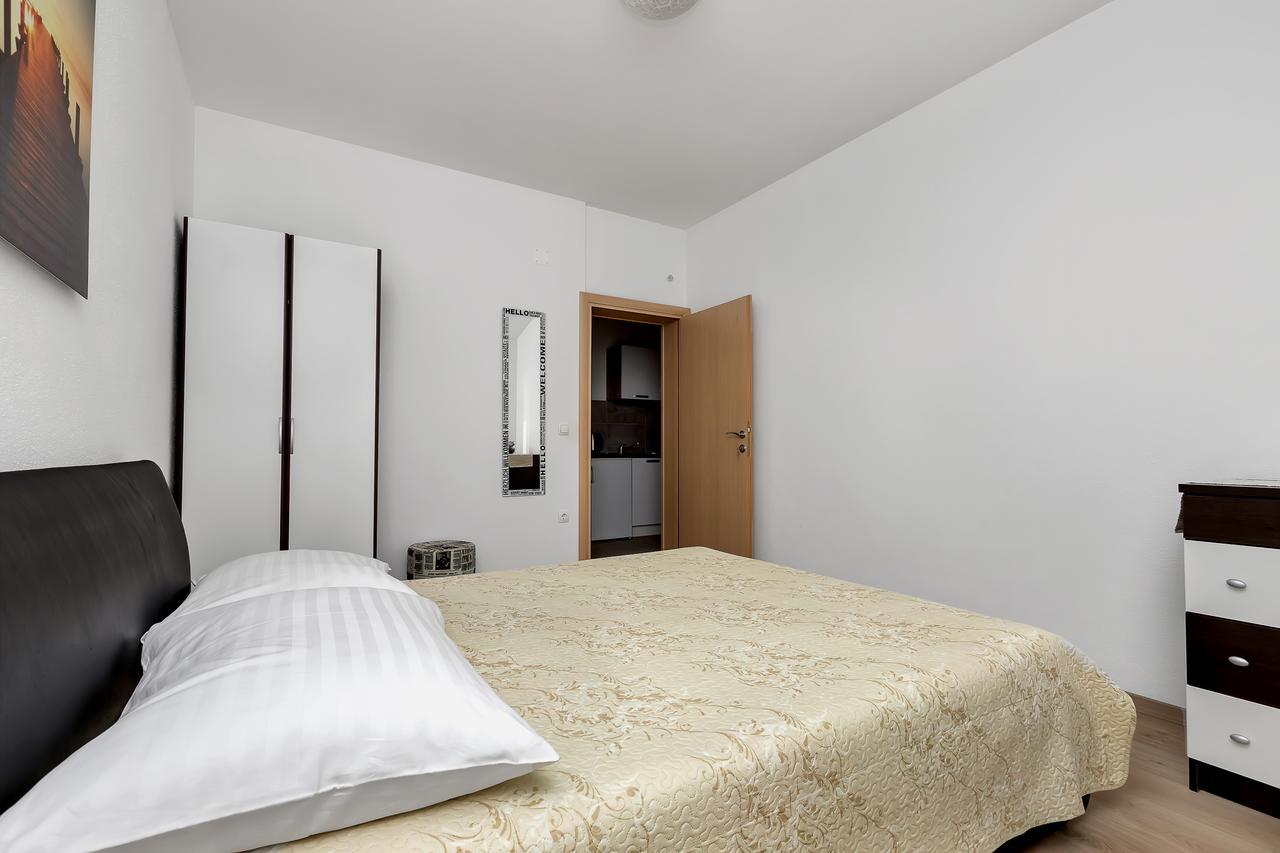 Family Apartments Leona Makarska Esterno foto